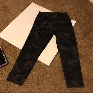 Zyia  Active  Light n Tight Hi-rise Crop